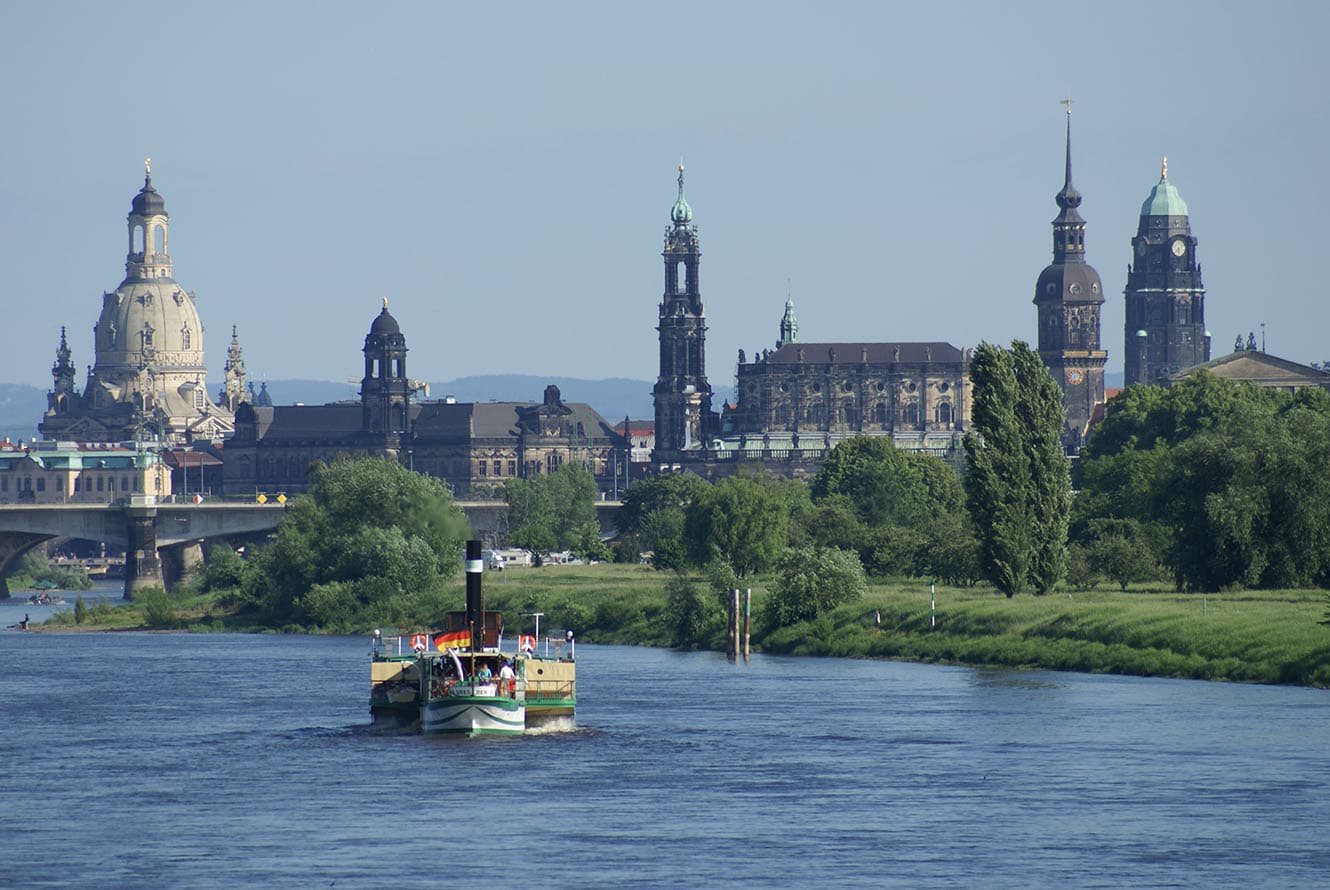 Steamer in front of Dresden skyline